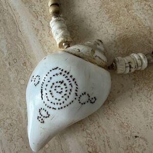 Elegant Shell Pendant Necklace